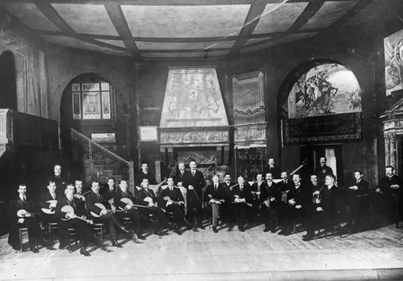 Великорусский оркестр под управлением В.В. Андреева на гастролях в Нью-Йорке. 1911 г.