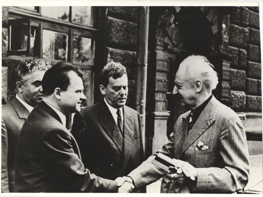 Г.М. Шнеерсон, Т.Н. Хренников и А.И. Хачатурян с Л. Стоковским в время визита американского дирижёра в СССР. Москва, июнь 1958