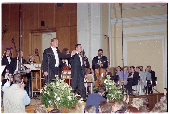 Певец С.П. Лейферкус и дирижёр В.Т. Спиваков после выступления в Большом зале консерватории