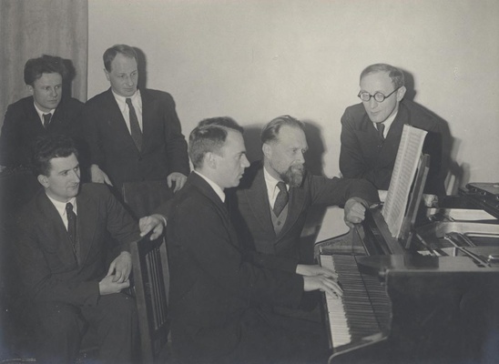 Н.Я. Мясковский на уроке в Московской консерватории. Москва, 1939