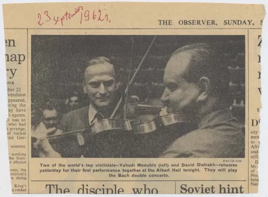 Фотография репетиции Д. Ойстраха и И. Менухина. Вырезка из газеты The Observer. Великобритания, 23 сентября 1962
