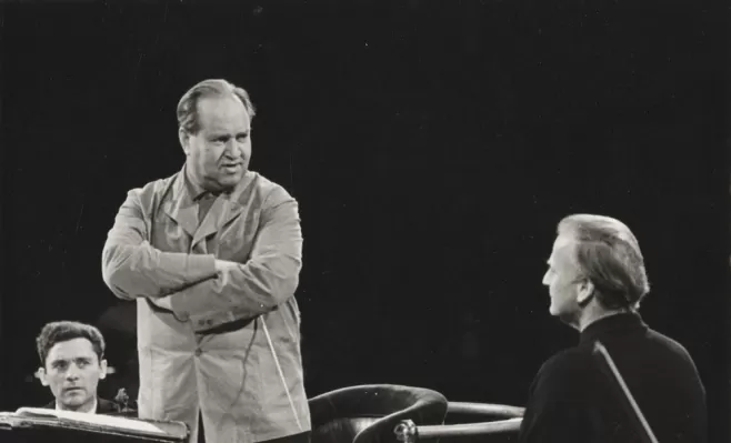 Д. Ойстрах и И. Менухин на репетиции. 1960-е