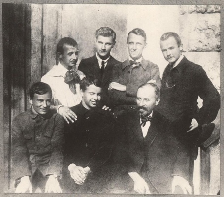 Г.Л. Катуар с учениками, членами «Московской шестёрки». Москва, 1924. Бумага, фотопозитив