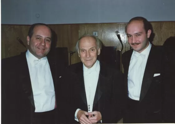 И.Д. Ойстрах, И. Менухин и В.И. Ойстрах после концерта в артистической. 1990-е