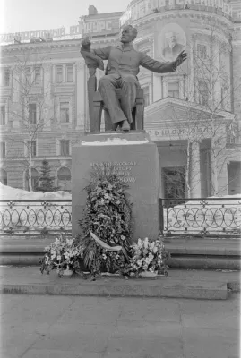 В.И. Мухина. Памятник П.И. Чайковскому у здания Московской консерватории. 1972