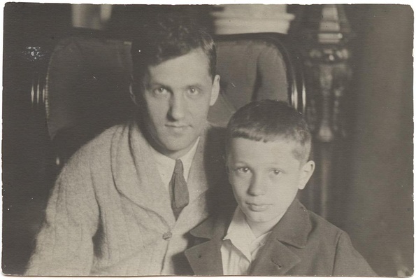 В.В. Софроницкий с сыном. 1930-е