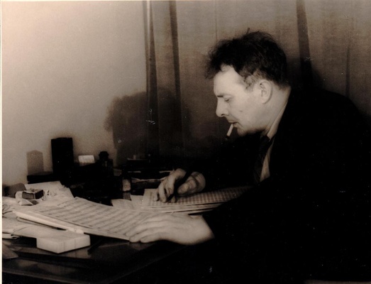 А.М. Баланчивадзе за письменным столом. Фотопортрет. 1953. Фотограф А. Горнштейн