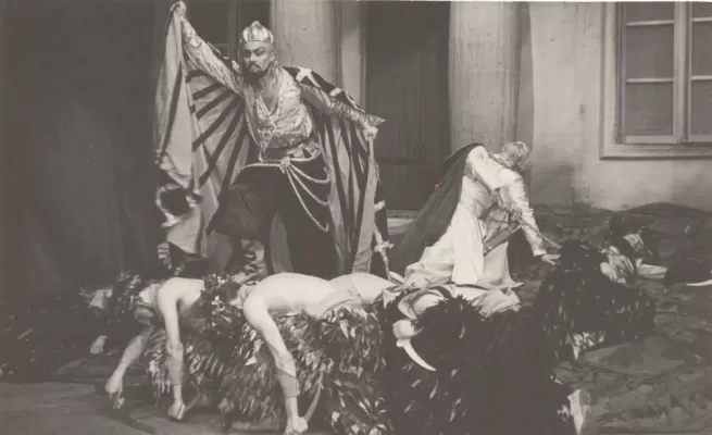Сцена из балета Б.В. Асафьева «Бахчисарайский фонтан». Фотография. Постановка Силезского театра (Бытом, Польша). 1951
