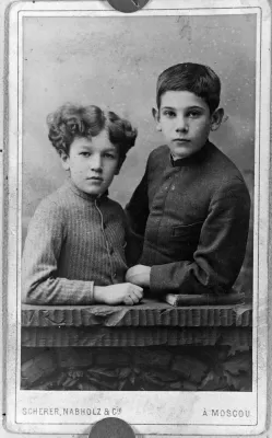 Братья Николай (7 лет) и Александр (16 лет) Метнеры. Москва, 1887