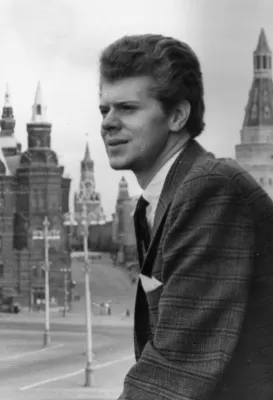 Пианист Ван Клиберн на балконе гостиницы «Националь» в Москве. Третьи гастроли в СССР. Москва, 9 июня 1962 г. Фото: В. Мастюков