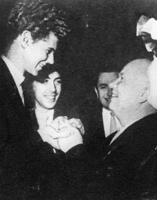 Никита Хрущёв приветствует пианиста Вана Клиберна. Москва, 1958 г.