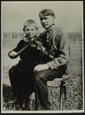 А.Г. Новиков с сыном Костей. 1930